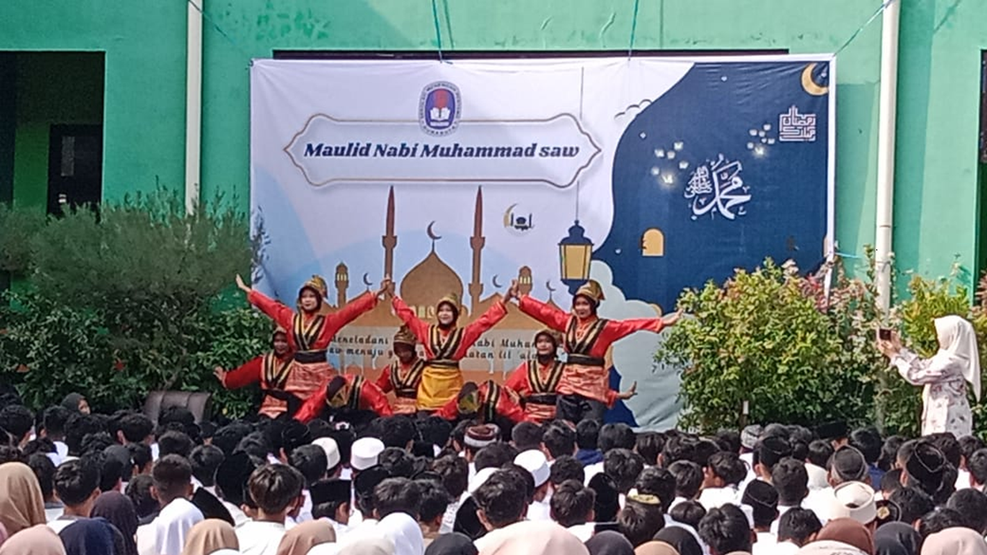 SMPN 9 Surabaya Gelar Peringatan Maulid Nabi Muhammad 1447 H, Penuh Keberagaman dan Kreativitas