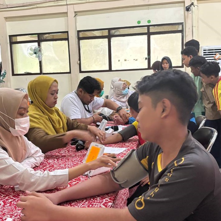 Dukung Kesehatan Holistik, SMPN 9 Surabaya Laksanakan Pemeriksaan Kesehatan Gratis